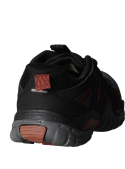 Zapatilla urbana negra casual para niño, ideal para actividades diarias y exploración al aire libre.