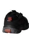 Zapatilla urbana negra casual para niño, ideal para actividades diarias y exploración al aire libre.