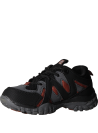 Zapatilla urbana negra casual para niño, ideal para actividades diarias y exploración al aire libre.