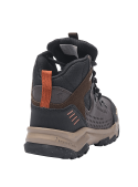 Botines café para niño, estilo casual, ideales para aventuras al aire libre.