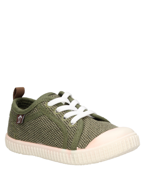 Zapatillas de tela verde para niño, comodidad y suavidad en cada paso.