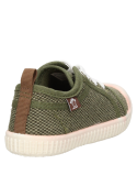 Zapatillas verdes para niño, combinan con pantalones cortos y camisetas ligeras.