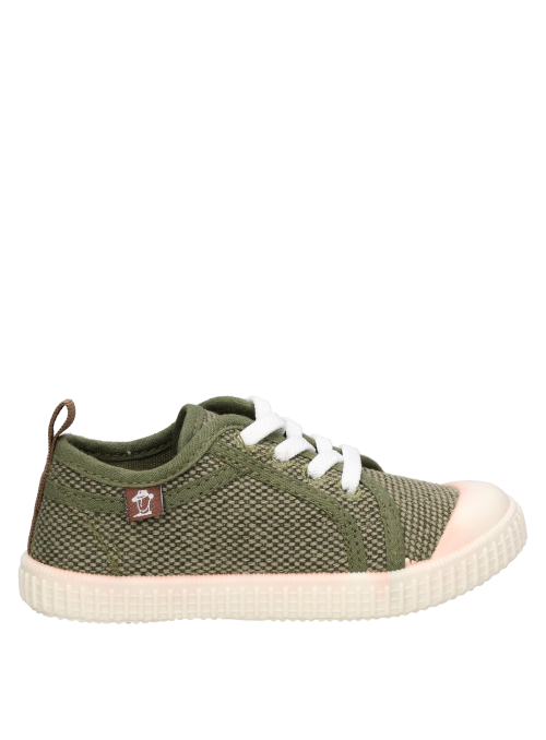 Zapatillas de tela verde para niño, comodidad y suavidad en cada paso.
