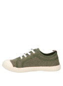Calzado verde de estilo casual para niño, cómodo y resistente.