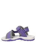 Sandalias gris para niña estilo casual, perfectas para actividades al aire libre.