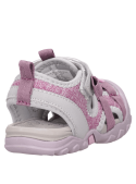 Sandalias rosadas para niña, estilo casual, ideales para actividades al aire libre.