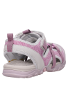 Sandalia rosa casual para niña, ideal para actividades al aire libre, diseño cómodo y funcional.