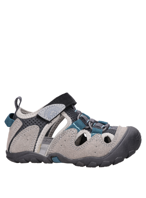 Calzado casual gris para niños, resistente y seguro, perfecto para jugar y explorar.