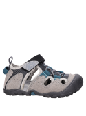Calzado sintético gris para niño, cómodo y funcional, perfecto para explorar.