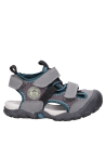 Sandalias negras para niño estilo casual, ideales para actividades al aire libre.