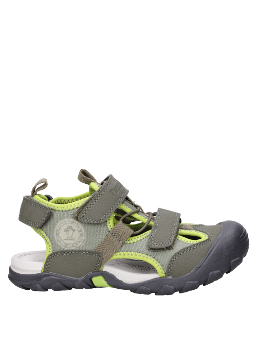 Sandalias verdes casuales para niño, ideales para actividades al aire libre.
