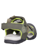 Sandalias ligeras verdes para niño, adecuadas para explorar y jugar al aire libre.