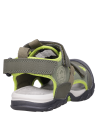 Sandalias ligeras verdes para niño, adecuadas para explorar y jugar al aire libre.