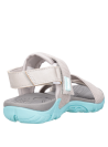 Sandalias ligeras para niña, color gris, perfectas para combinar con vestidos o shorts.