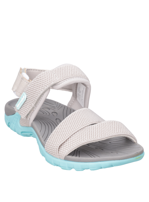 Calzado casual gris para niña, con puntera abierta y taco plano, ideal para el verano.