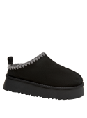 Bota casual negra para mujer, taco plano cómodo, recomendada para actividades diarias y descanso.