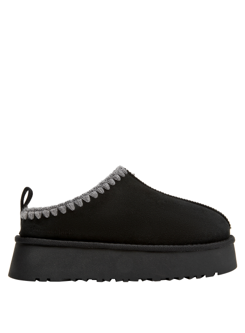 Bota casual negra para mujer, taco plano cómodo, recomendada para actividades diarias y descanso.