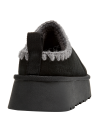 Bota mujer negra de estilo casual, perfecta para combinar con jeans y chaqueta ligera en días fríos.
