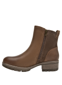 Calzado café mujer estilo casual, perfecto para jeans ajustados.