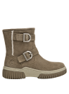 Botas de cuero taupe, estilo casual femenino, perfectas para caminar en terrenos variados.