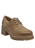 Zapatos taupe de mujer, estilo urban outdoor, cómodos para paseos y actividades cotidianas.