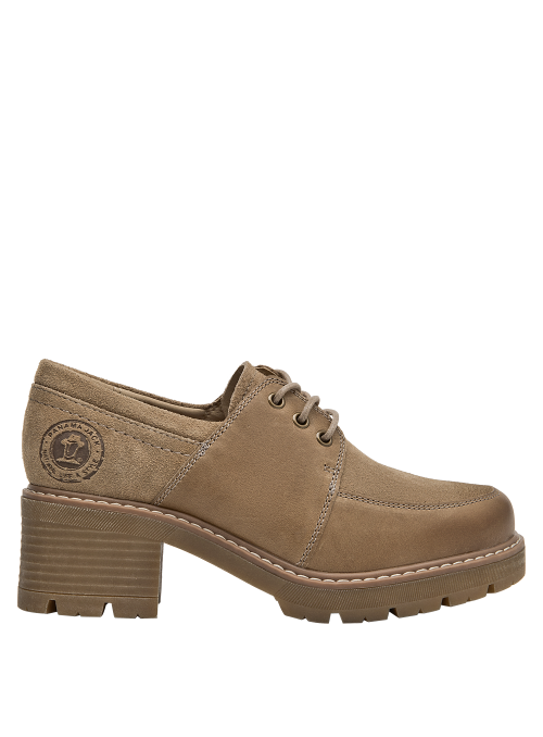Zapatos taupe de mujer, estilo urban outdoor, cómodos para paseos y actividades cotidianas.