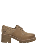 Zapatos de mujer en color taupe, puntera redonda, recomendados para salidas casuales.