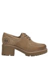 Zapatos de mujer en color taupe, puntera redonda, recomendados para salidas casuales.
