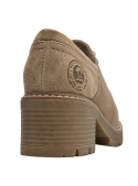 Calzado casual taupe para mujer, diseño atemporal, perfecto para el día a día.