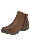 Botines de cuero café para mujer, estilo casual, ideales para aventuras diarias.