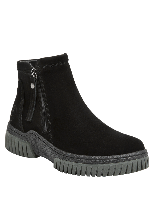 Botín casual negro de cuero, con cierre lateral, perfecto para jeans y chaquetas.