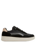 Zapatilla casual de mujer en negro, cómoda y suave, ideal para explorar la ciudad.