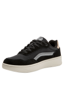 Zapatilla negra casual para mujer, ideal para paseos y actividades al aire libre.