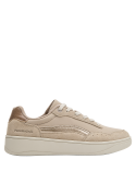 Zapatillas cómodas beige para mujer, perfectas para aventuras y días activos.