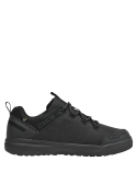 Zapatillas resistentes negras para hombre, perfectas para quienes buscan confort en actividades diarias.