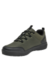 Zapatillas verdes para hombre, estilo outdoor, textil, ideales para actividades al aire libre.