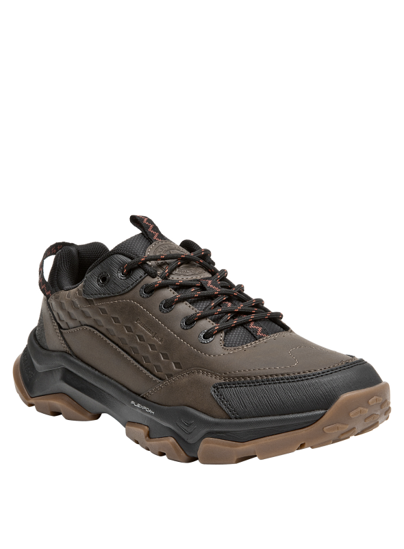 Zapatillas de aventura hombre color moro, con taco plano para estabilidad en terrenos variados.