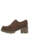 mujer zapatos cómodos color moro estilo casual ideales para combinar con jeans