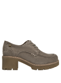 Zapato de mujer taupe, diseño casual, recomendado para paseos y actividades diarias.
