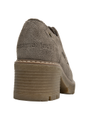 Calzado cómodo taupe de mujer, estilo casual, perfecto para exploraciones urbanas.