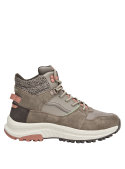 mujer botín outdoor taupe, ideal para combinar con jeans y chaqueta de cuero