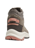 mujer botín taupe con taco plano de 3 cm, combina confort y estilo casual