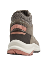 mujer botín taupe con taco plano de 3 cm, combina confort y estilo casual