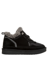 Zapatillas negras casuales para mujer, estilo rústico, ideales para actividades diarias.