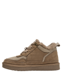 Calzado beige para mujer, textura suave, recomendado para días fríos y actividades al aire libre.
