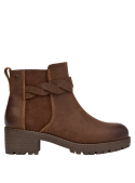 Botín de cuero café, para mujer, estilo casual, ideal para explorar la ciudad con elegancia.