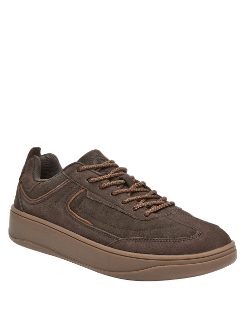 Zapatillas urbanas para hombre en color moro, perfectas para aventuras al aire libre.