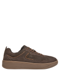 Zapatillas hombre color moro, diseño rústico refinado para un look contemporáneo.