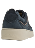 Calzado casual azul para hombre, ideal para un look contemporáneo.