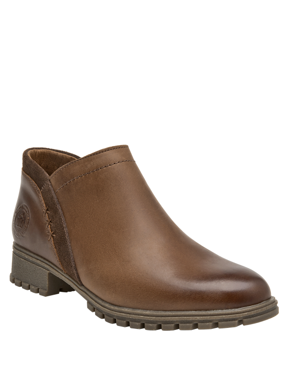 Botín de cuero café, taco bloque de 3.6 cm, ideal para un look bohemio.